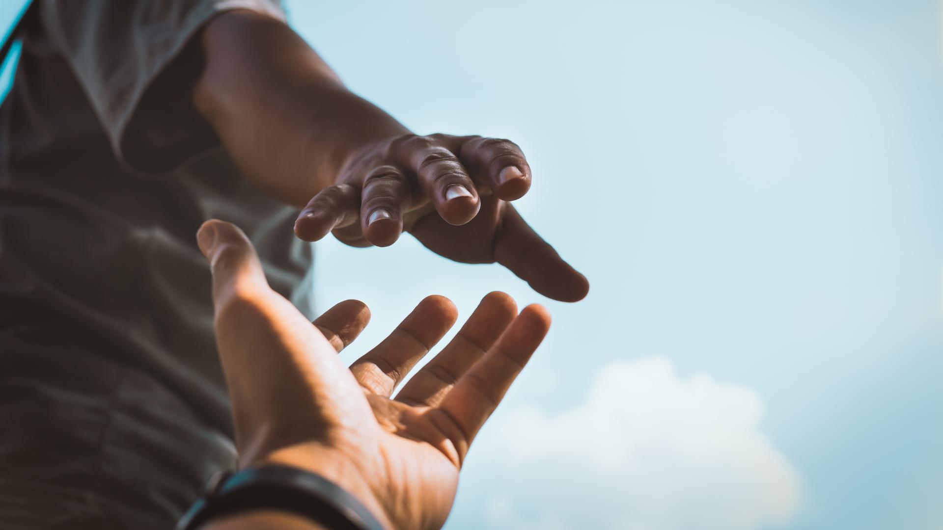 Cover NSA Website Hände reichen